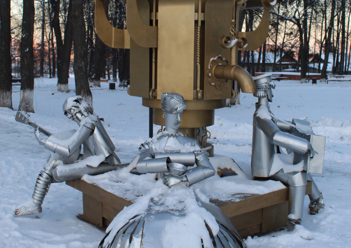 Памятник «У самовара» в селе Суксун Пермского края